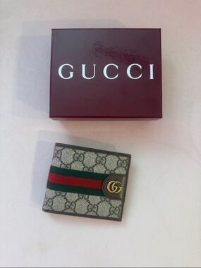 Gucci GG Supreme Canvas Wallet with Green & Red Web and Gold GG never used! New